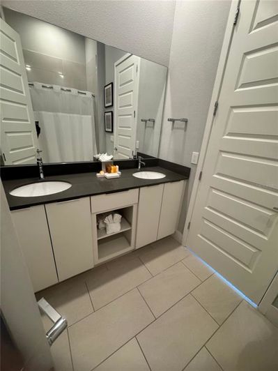 Image No.10-5 Bed Property for sale