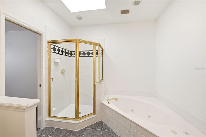 Image No.56-5 Bed Property for sale