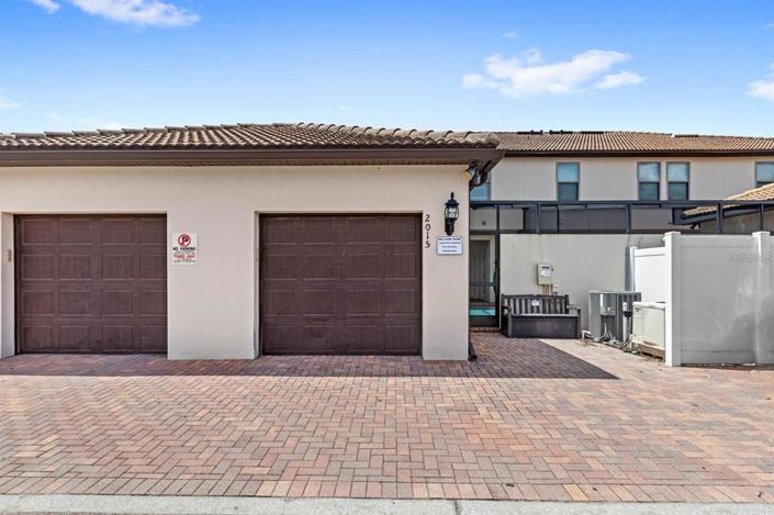 Image No.26-5 Bed Townhouse for sale