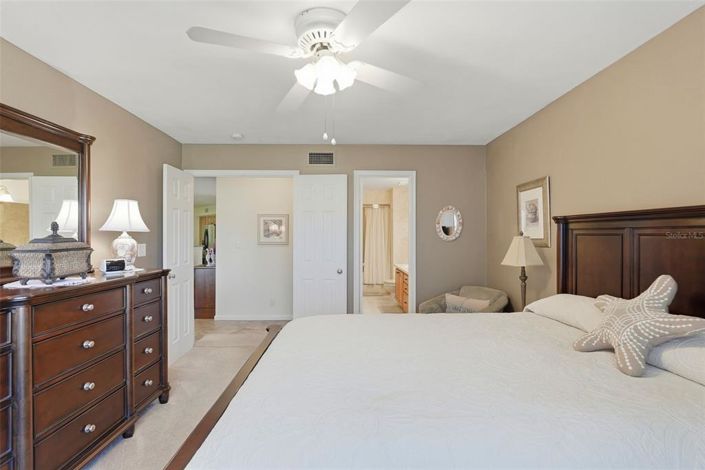 Image No.15-2 Bed Property for sale