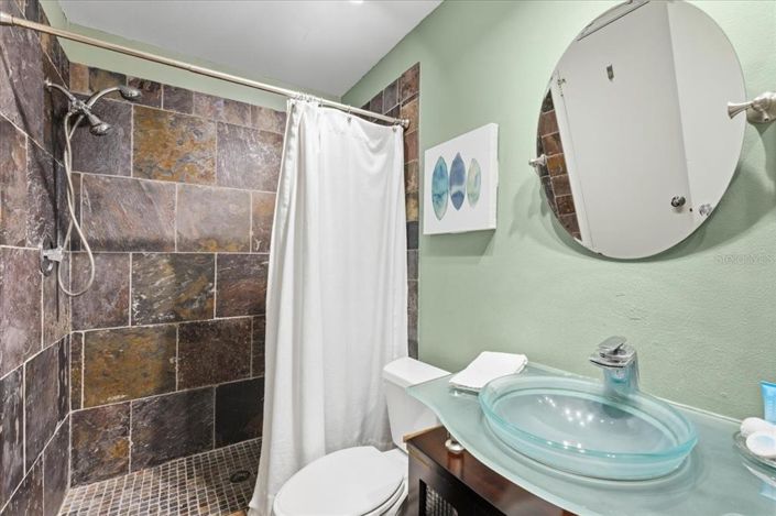 Image No.20-2 Bed Property for sale