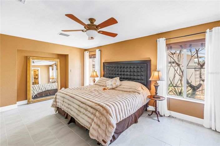 Image No.38-5 Bed Property for sale