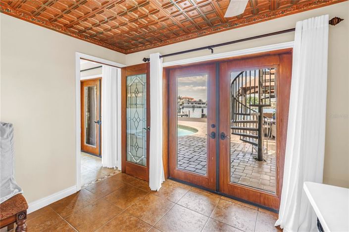 Image No.46-5 Bed Property for sale