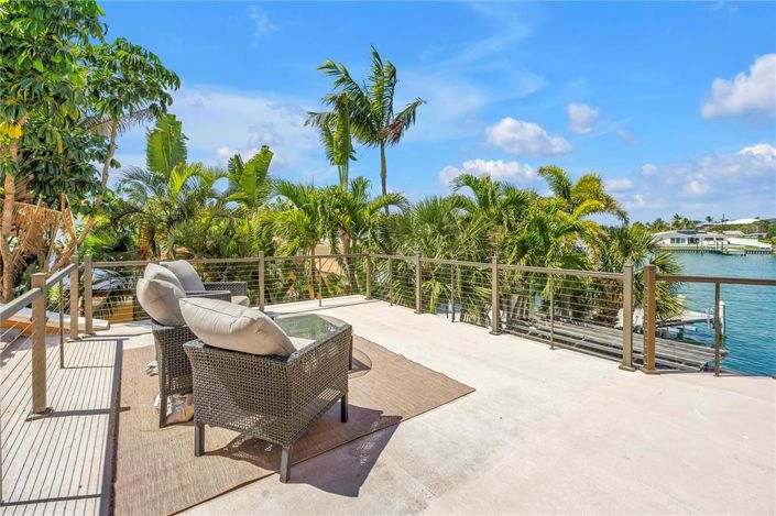 Image No.8-5 Bed Property for sale