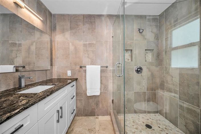 Image No.20-3 Bed Property for sale