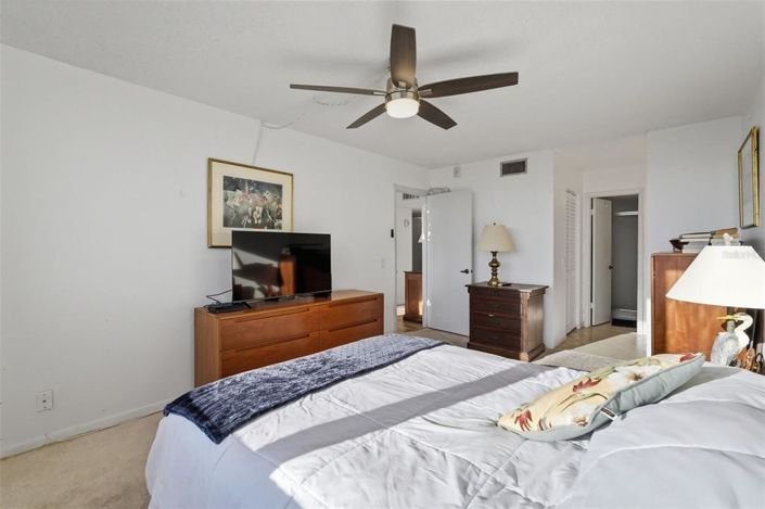 Image No.14-2 Bed Property for sale