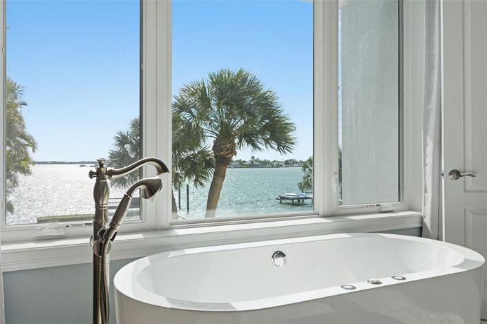 Image No.27-5 Bed Property for sale