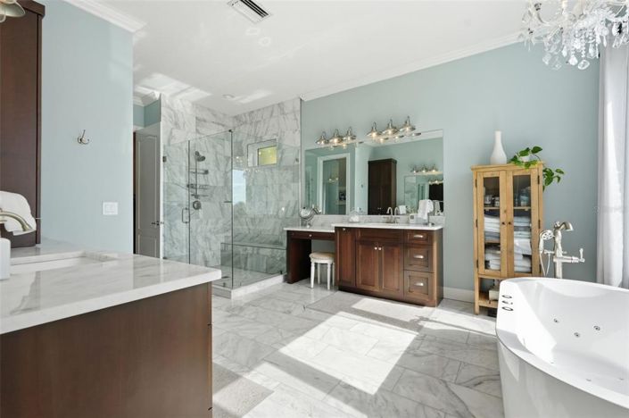 Image No.28-5 Bed Property for sale
