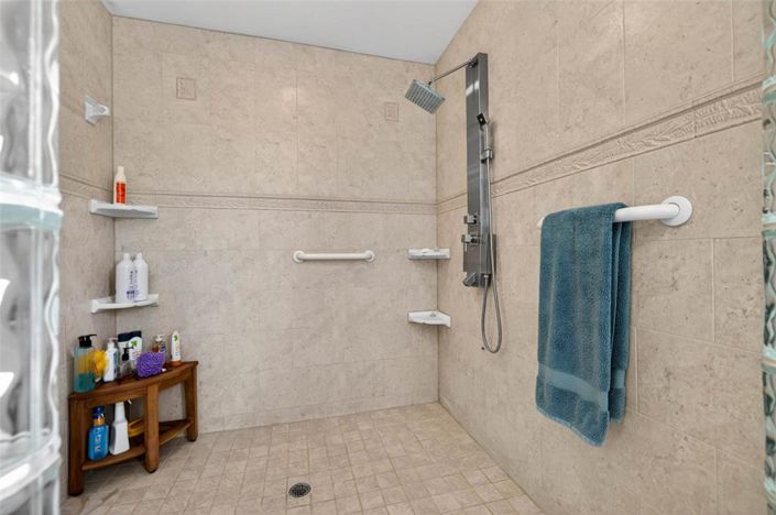 Image No.32-4 Bed Property for sale