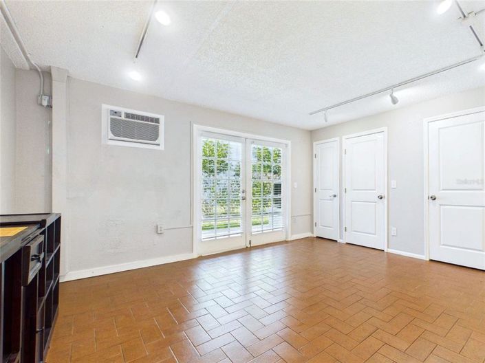 Image No.34-2 Bed Townhouse for sale