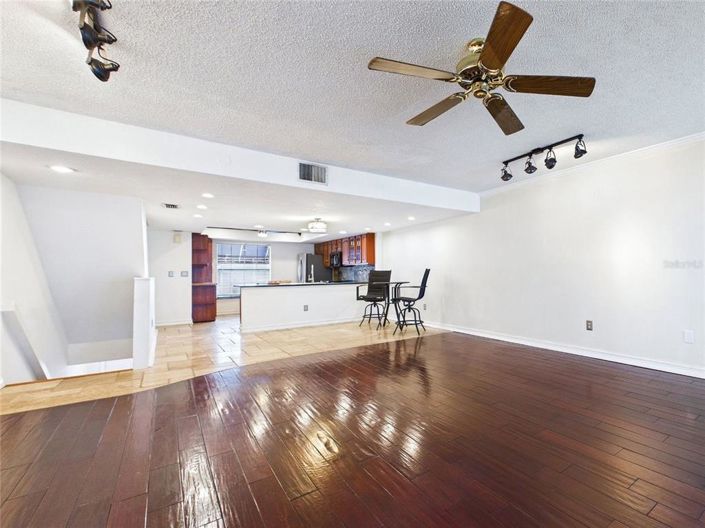 Image No.8-2 Bed Townhouse for sale