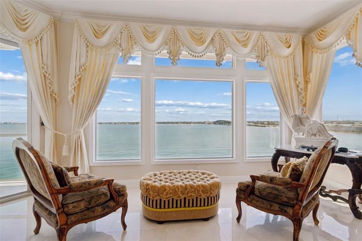 Image No.26-5 Bed Property for sale
