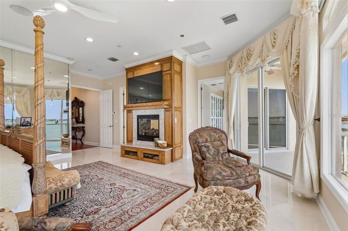 Image No.27-5 Bed Property for sale