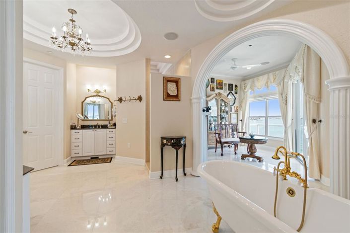 Image No.36-5 Bed Property for sale