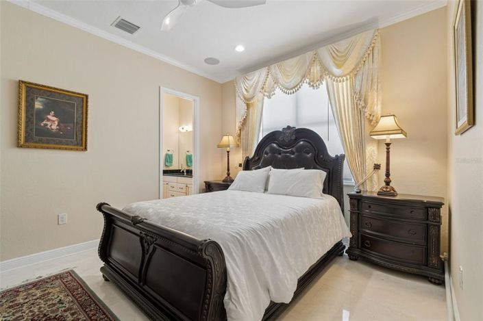 Image No.42-5 Bed Property for sale