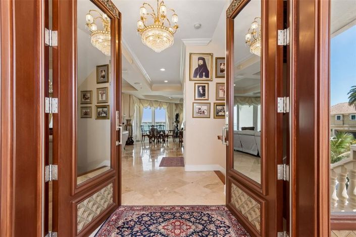Image No.5-5 Bed Property for sale