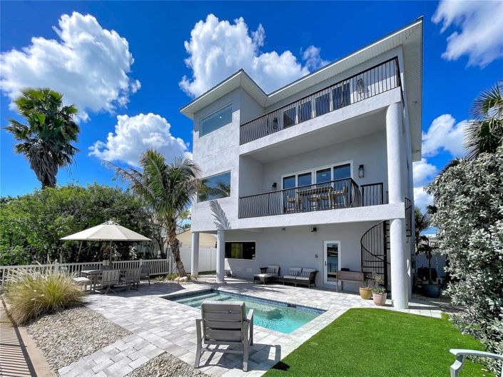 Image No.56-4 Bed Property for sale