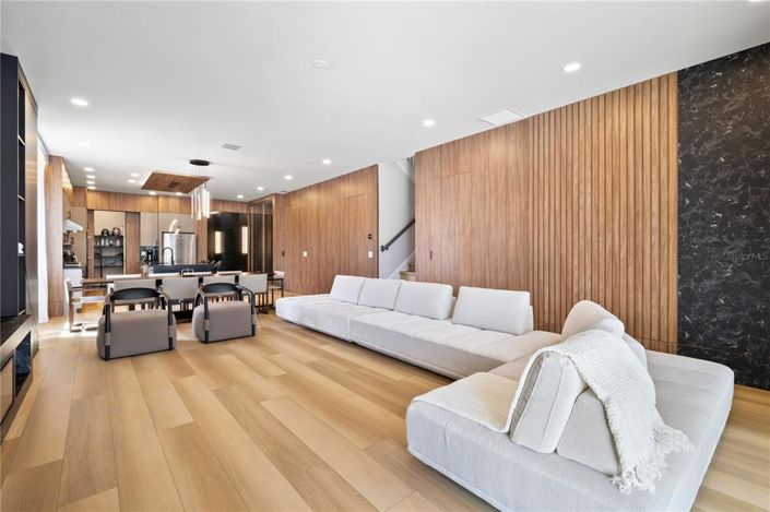 Image No.29-6 Bed Property for sale