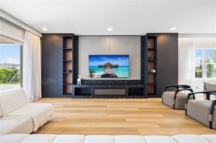 Image No.30-6 Bed Property for sale