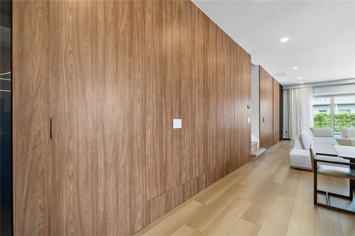 Image No.32-6 Bed Property for sale