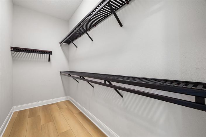Image No.41-6 Bed Property for sale
