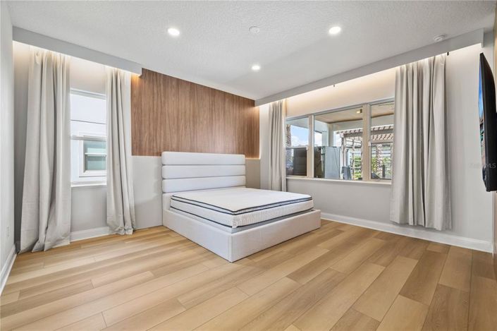 Image No.42-6 Bed Property for sale