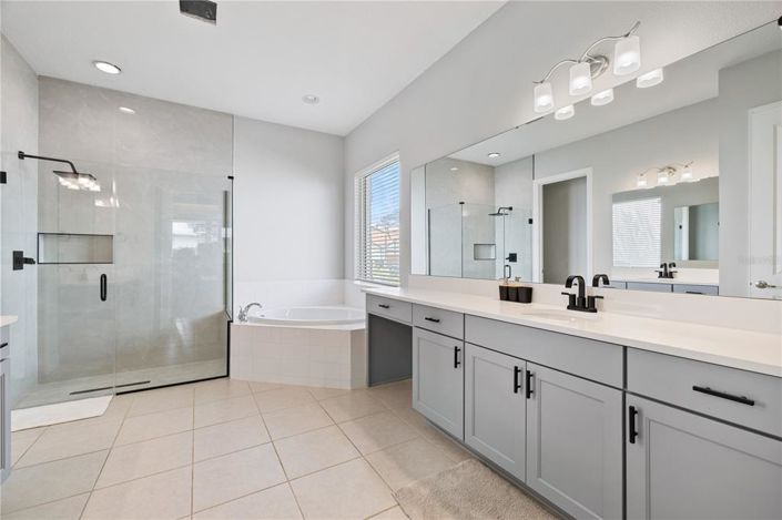 Image No.44-6 Bed Property for sale