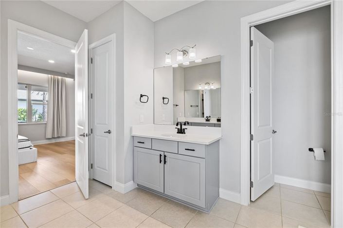 Image No.45-6 Bed Property for sale