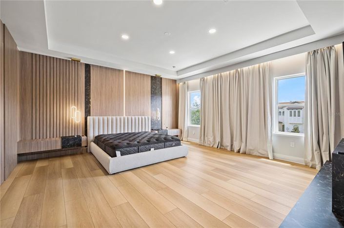 Image No.48-6 Bed Property for sale
