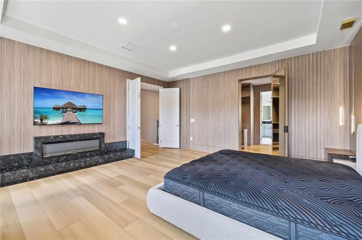 Image No.50-6 Bed Property for sale