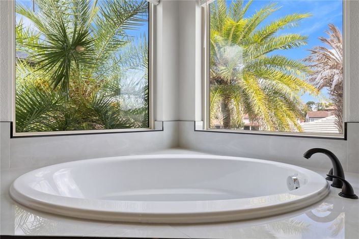 Image No.54-6 Bed Property for sale