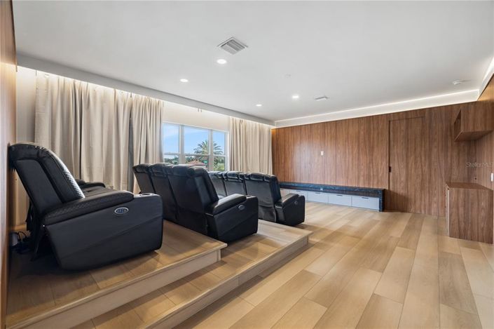 Image No.58-6 Bed Property for sale