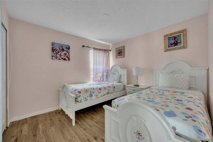 Image No.41-7 Bed Property for sale