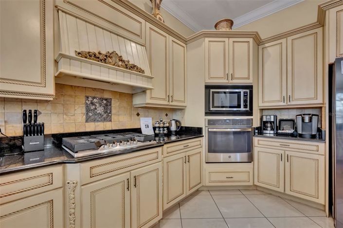 Image No.23-9 Bed Property for sale