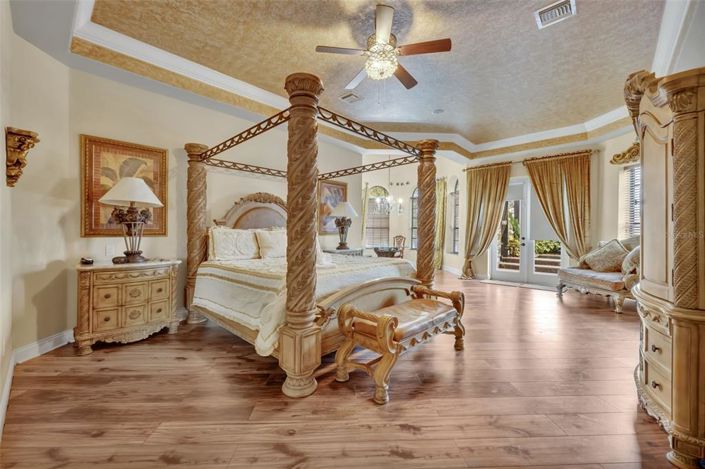 Image No.27-9 Bed Property for sale