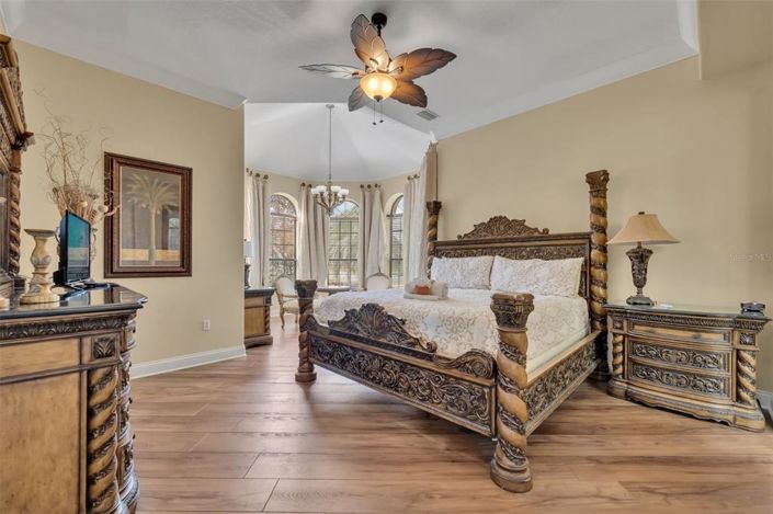 Image No.34-9 Bed Property for sale