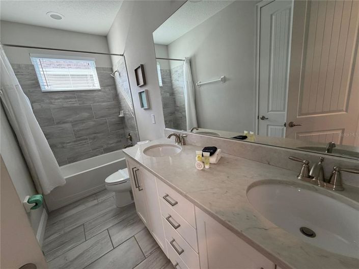 Image No.24-5 Bed Property for sale