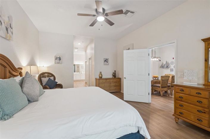 Image No.12-3 Bed Property for sale
