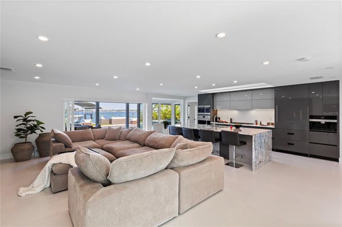 Image No.57-4 Bed Property for sale