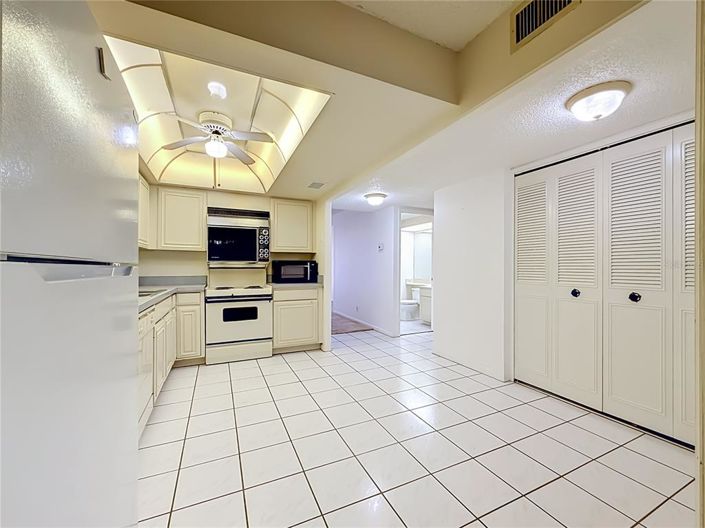 Image No.11-2 Bed Property for sale