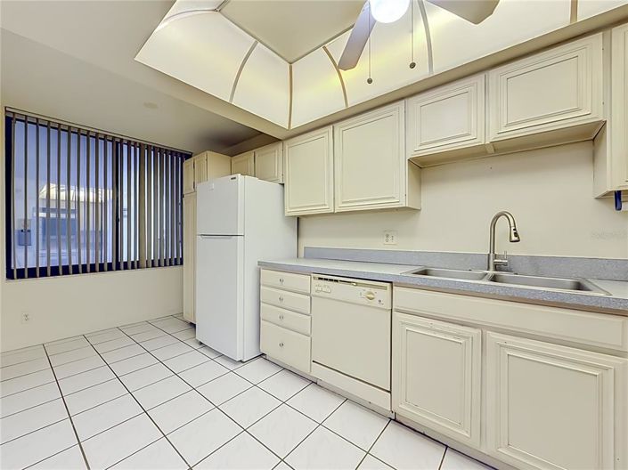 Image No.9-2 Bed Property for sale