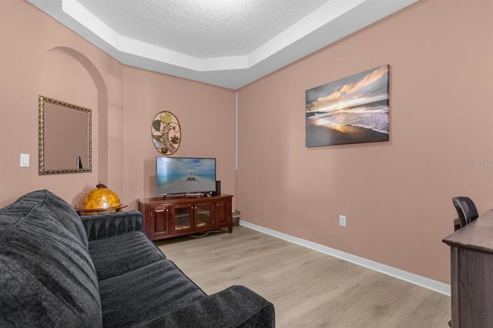Image No.2-4 Bed Property for sale