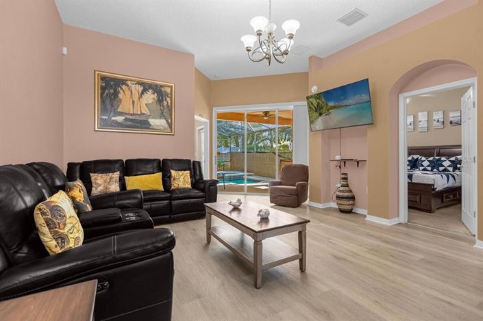 Image No.5-4 Bed Property for sale