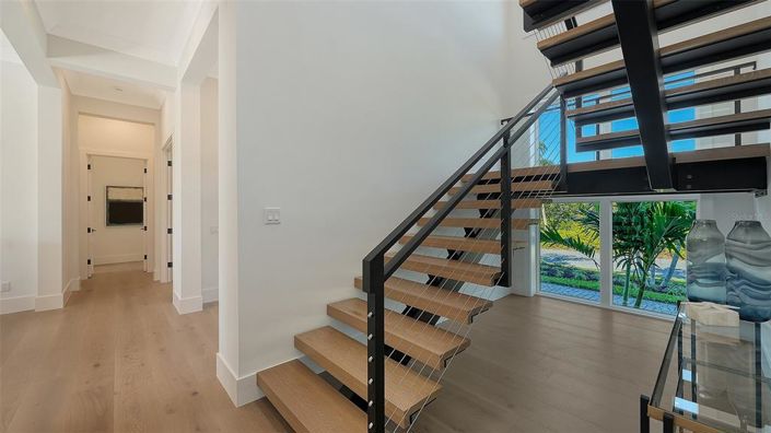 Image No.23-5 Bed Property for sale