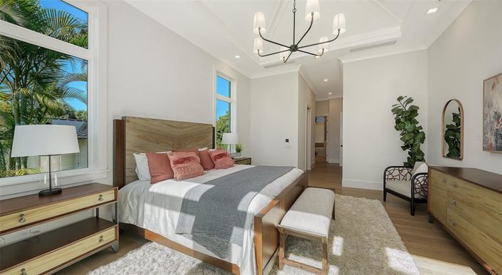 Image No.28-5 Bed Property for sale