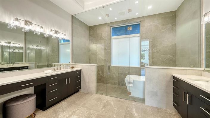Image No.29-5 Bed Property for sale