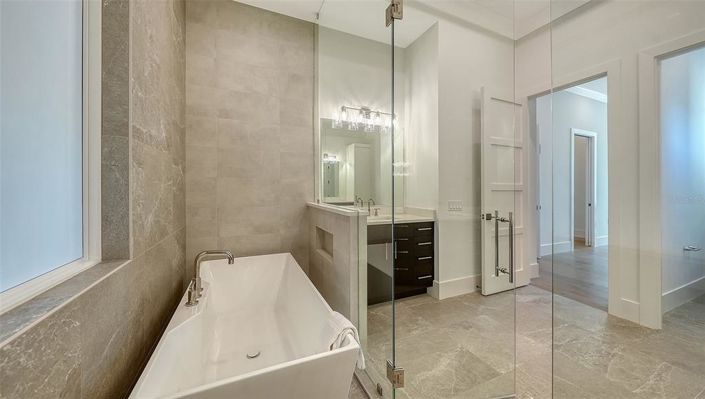 Image No.32-5 Bed Property for sale