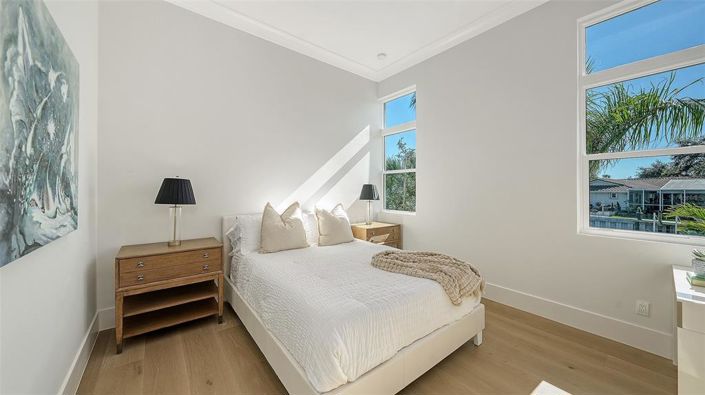 Image No.36-5 Bed Property for sale