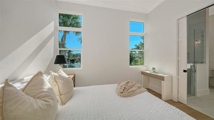 Image No.37-5 Bed Property for sale