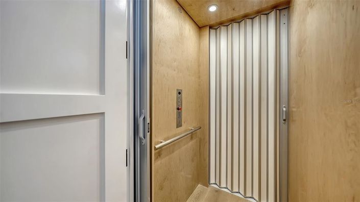 Image No.40-5 Bed Property for sale